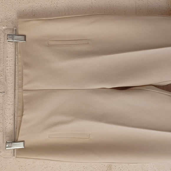 Chico's Cream Color Ankle Length Legging, Stretch, Like New - Picture 4 of 14